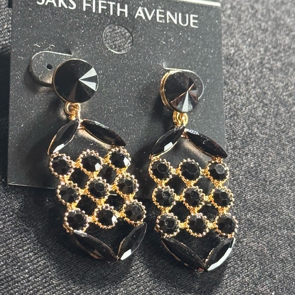 Glamorous Saks Fifth Avenue Black Crystal Post With Dangle Waffle Design - Picture 5 of 10